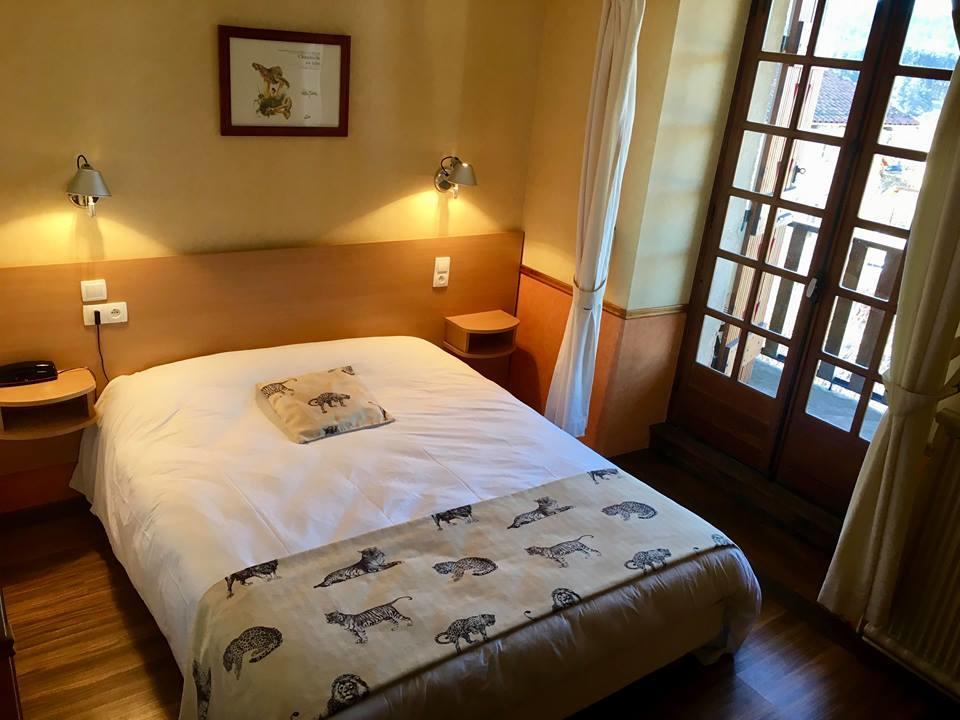 Hotel La Clairiere Chambon-sur-Dolore Екстериор снимка