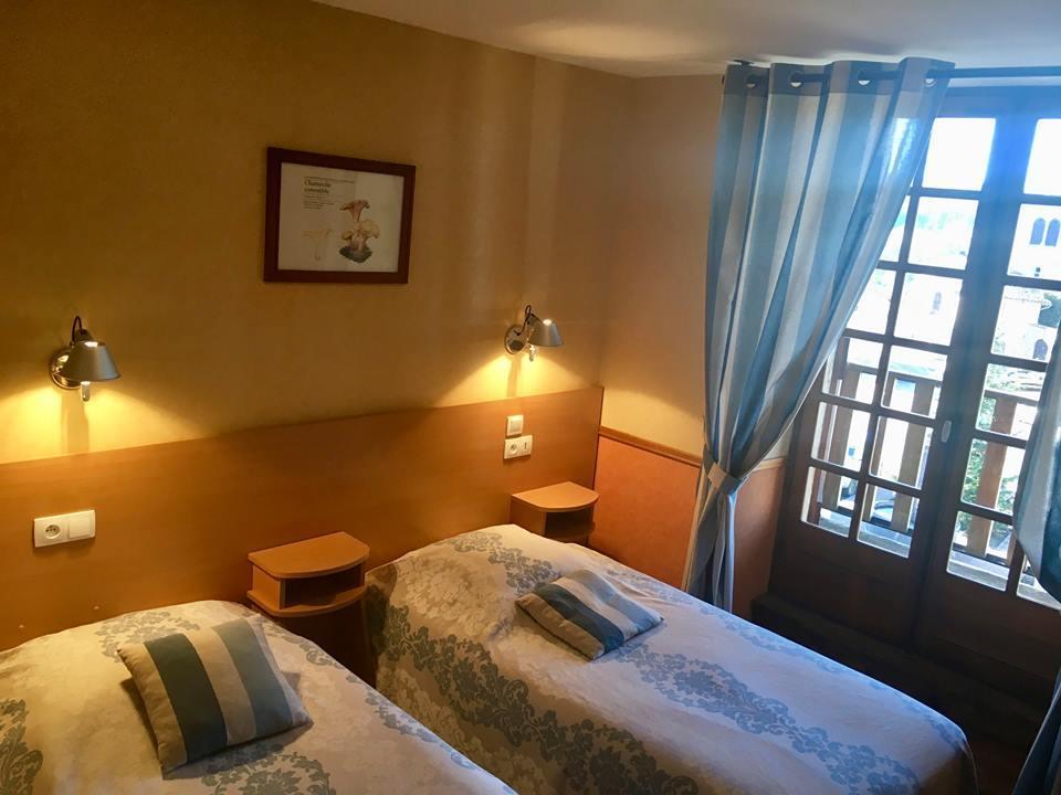 Hotel La Clairiere Chambon-sur-Dolore Екстериор снимка
